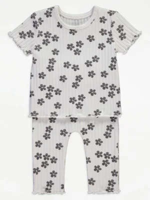 Bluze me Lule dhe pantollona me Vija