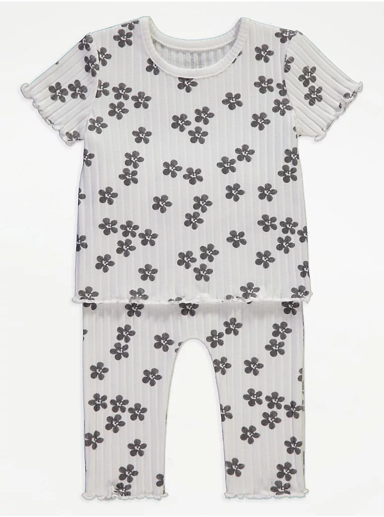 Bluze me Lule dhe pantollona me Vija