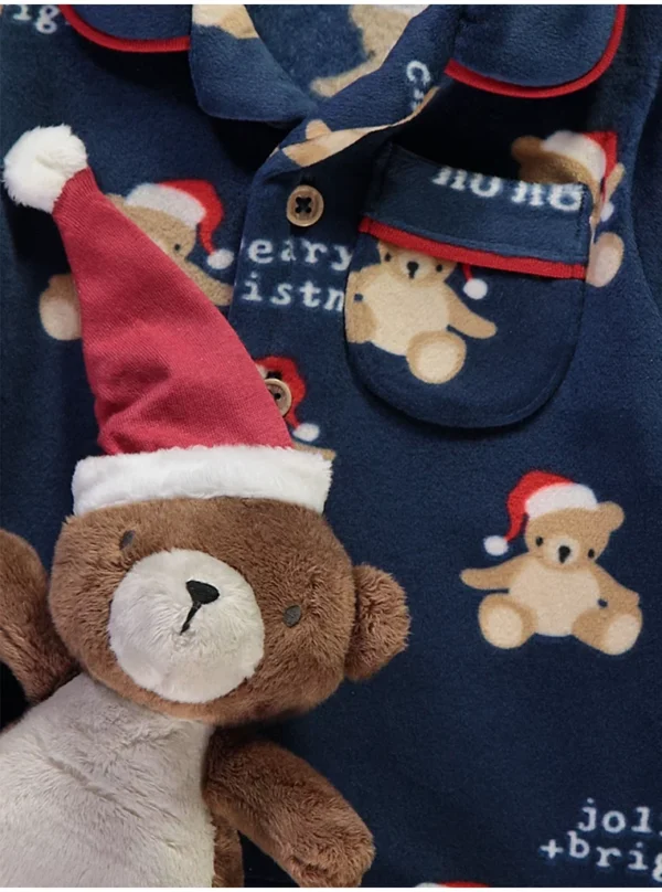 Pizhama Krishtlindjesh me material të butë, me arush Santa ngjyrë blu dhe lodër të përfshirë