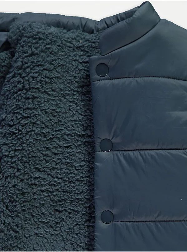 Set me bluzë me arush, jelek dhe pantallona të rifluara