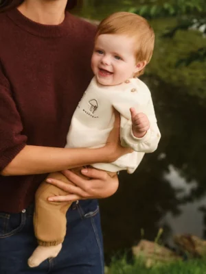 Set me bluzë me kopsa dhe pantallona sportive me dizajn pylli