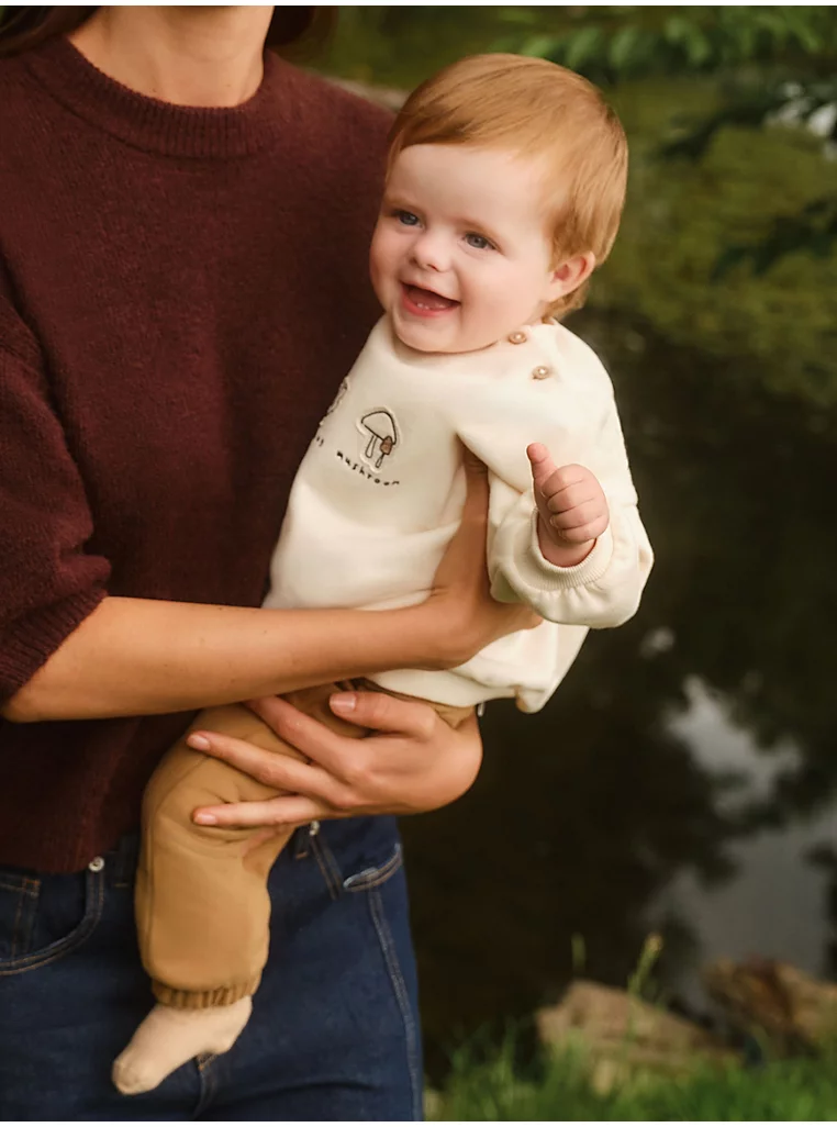 Set me bluzë me kopsa dhe pantallona sportive me dizajn pylli