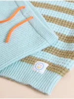 Set fëmijësh Little Angels: Xhup i thurur me rripa, pantallona dhe kapele