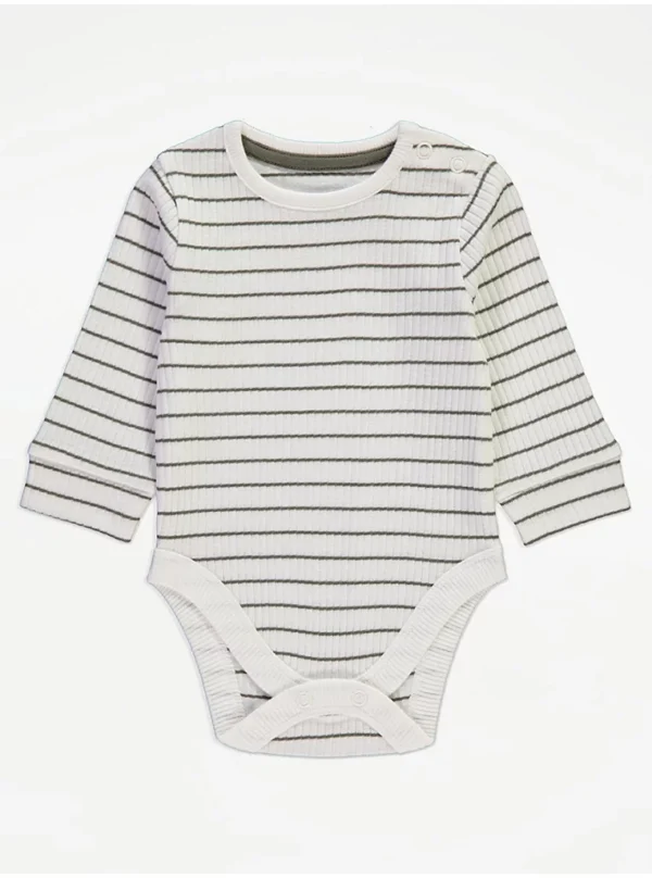 Veshje me dungare kaki dhe bodysuit ribbed