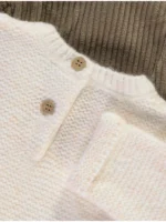 Veshje me dungare të thurura kaki dhe pulovër