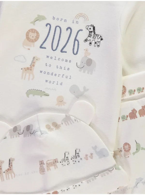 Veshje me bodysuit dhe leggins krem me kapelë ‘Born in 2026’