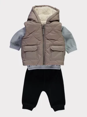 Kombinim veshjeje me gilet të pajisur me kapuç dhe pantallona kadife