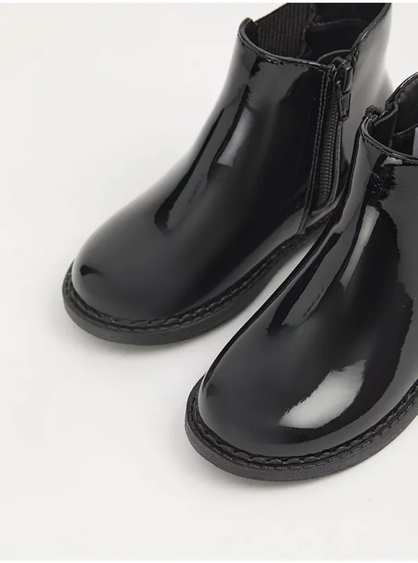 Këpucë Chelsea me fund të valëzuar, ngjyrë zezë me shkëlqim