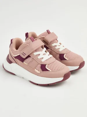 Atlete rozë sportive me rrip dhe shputa të trashë