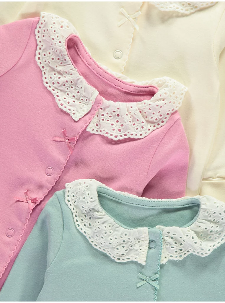 Set 3 pizhamesh të ndritshme me jakë dhe fjongo