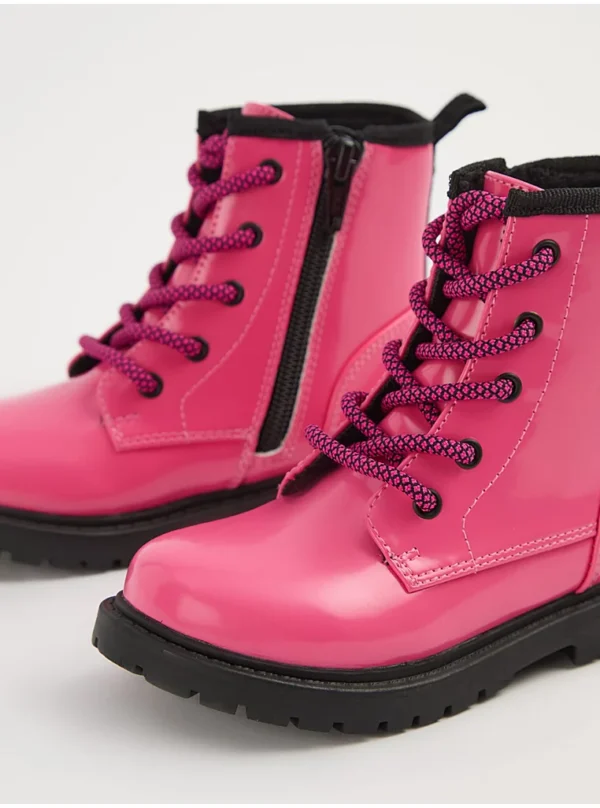 Këpucë biker me lidhje, ngjyrë rozë me shkëlqim