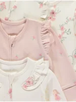 Set prej 3 pizhamesh me dizajn zanash dhe motive lulesh