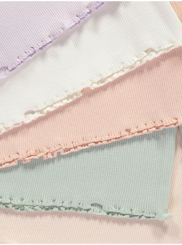 Set me 5 triko në ngjyra pastel me material ribbed dhe fund valëzuar