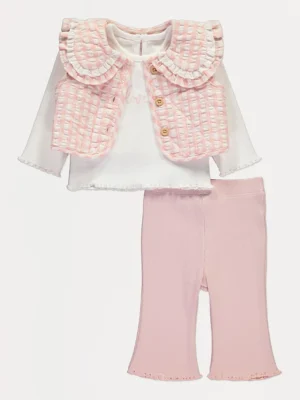 Komplet me bluzë rozë me kuadrate (gingham), jelek dhe geta me fund të hapur.