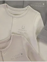 Pako 3 copë fustanpalë për gjumë Neutral Love – Mami dhe Babai