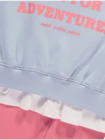 “Veshje për aventurë fundjave: sweatshirt dhe leggins”