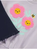 Set me bluzë sportive dhe streçe me këmbë të zgjeruara me lule ngjyrë lejla