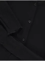 Veshje e zezë me bluzë me teksturë rib dhe pantallona wide leg