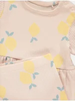 Komplet me bluzë rib me motive limonësh rozë dhe geta të kombinuara.