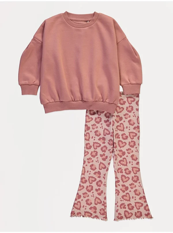 Set bluzë rozë dhe geta me këmbë të zgjeruara (kick flare) me print kafshësh