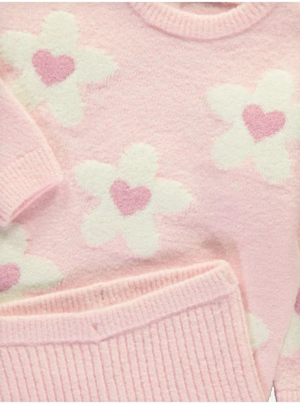 Pulovër dhe pantallona të thurura me lule rozë dhe zemër